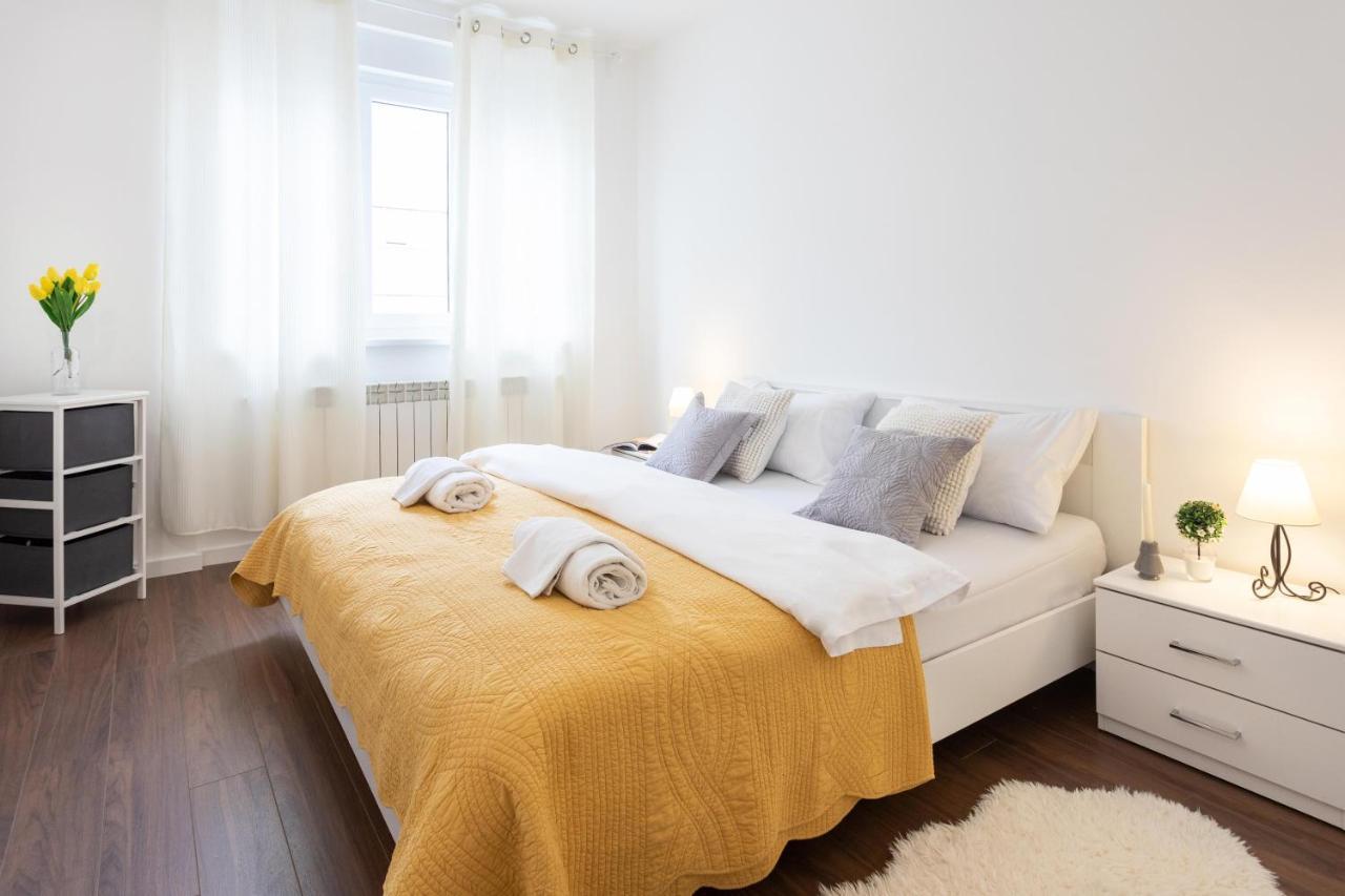 Sunny 2Bdr Apartment With A Balcony 자그레브 외부 사진